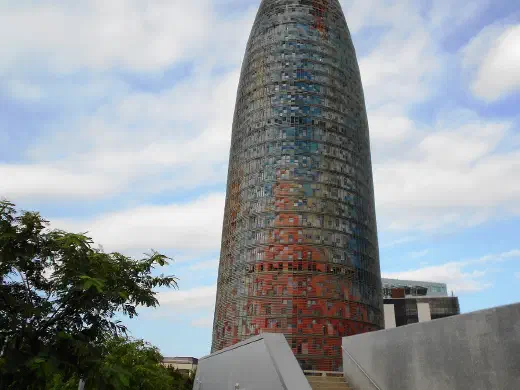Torre Glòries (Torre Agbar): la torre bala de Barcelona