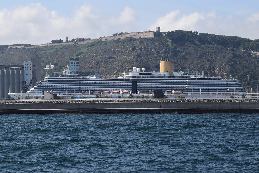 Barcelona cruise ship port