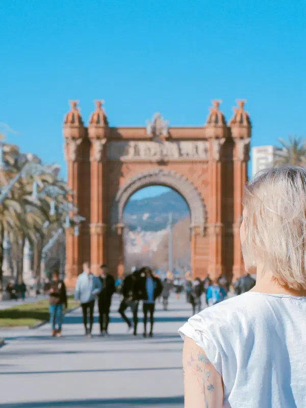 Main Streets & Squares in Barcelona: Where to Walk & Shop